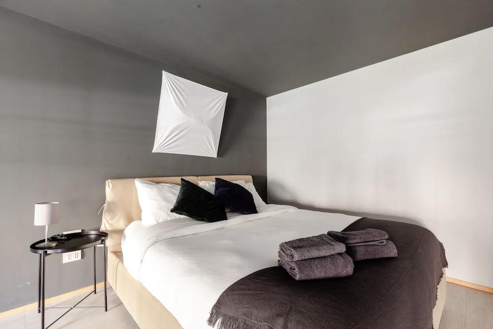 Design Spacious Loft in Navigli - Hosted by Sweetstay 2
