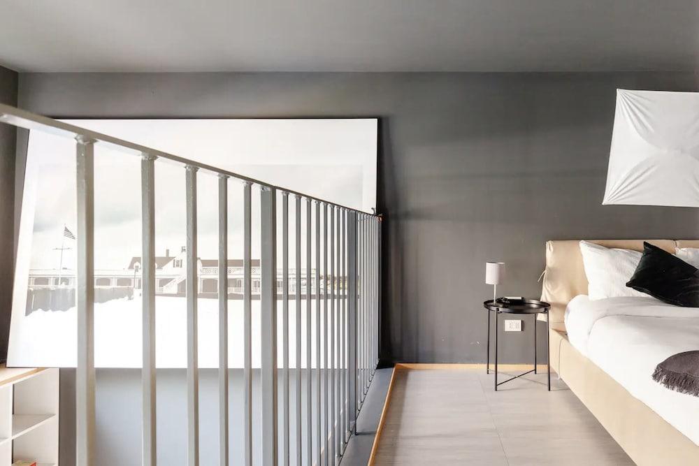 Design Spacious Loft in Navigli - Hosted by Sweetstay 1