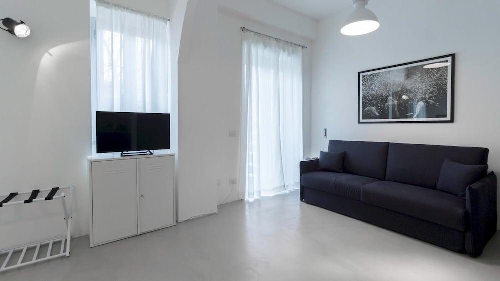 Italianway - Piazza Niccolo Tommaseo 2a 2