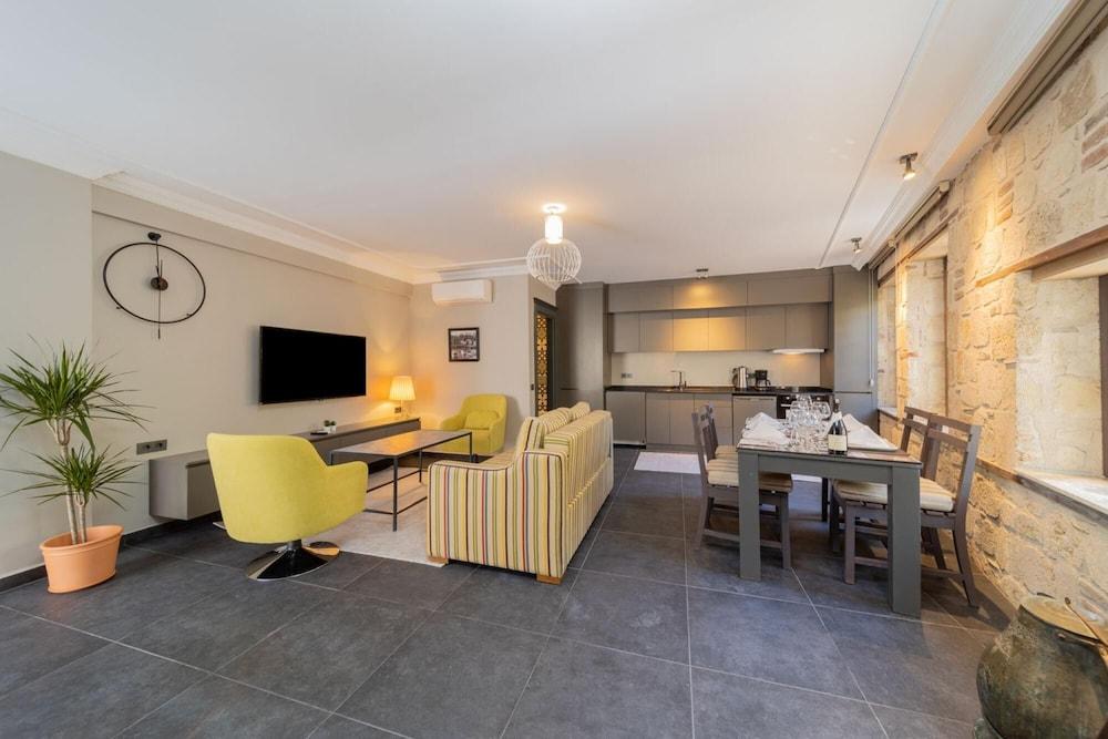 Modern And Fully Furnished Flat in Antalya 1