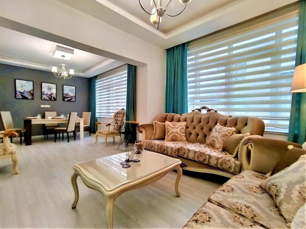 Central Flat Near Seaside in Antalya Muratpasa 1