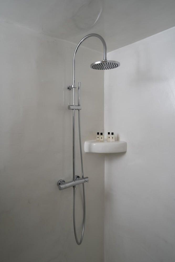 Madame Kalitsi-Erato Room 2