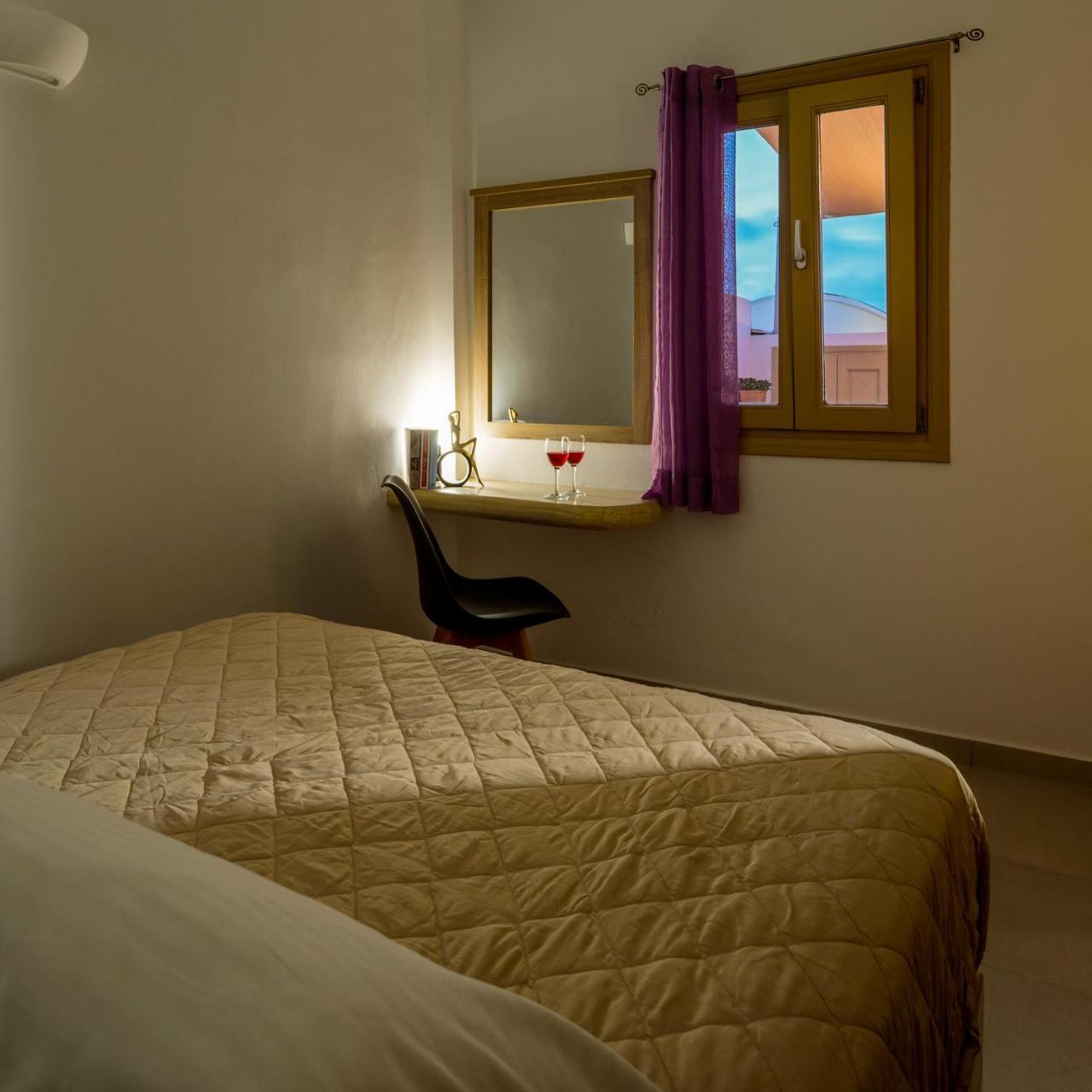 Heart of Oia - Private House with Jacuzzi 2