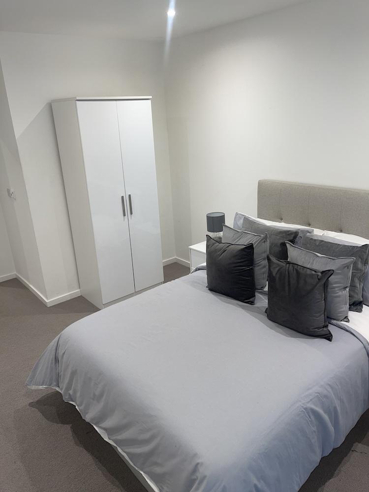 Immaculate 2bed Apartment in London - City Views 1