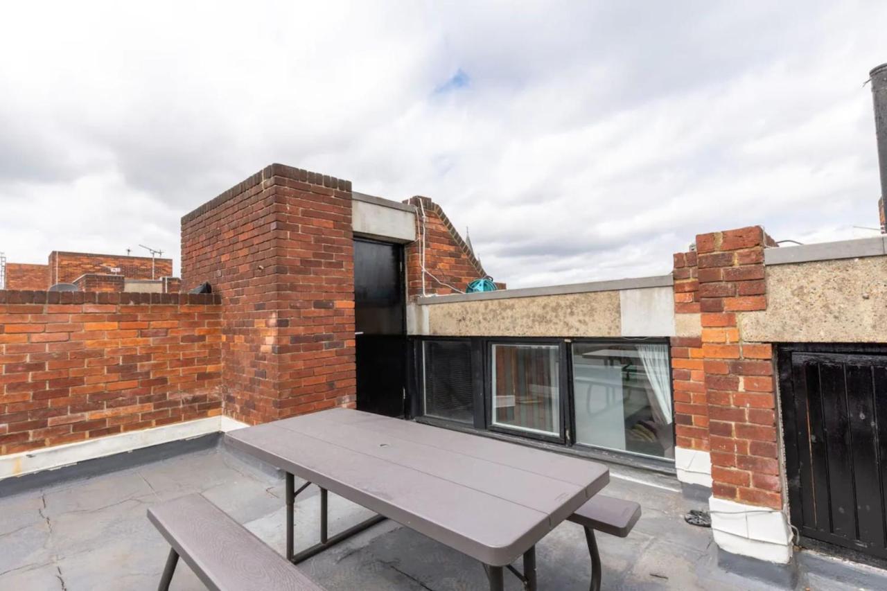 Unique Spacious Central 3 Bedroom with Rooftop Terrace 2