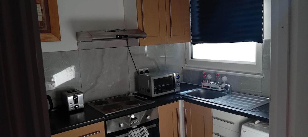 Charming 2-Bed Apartment in London 2