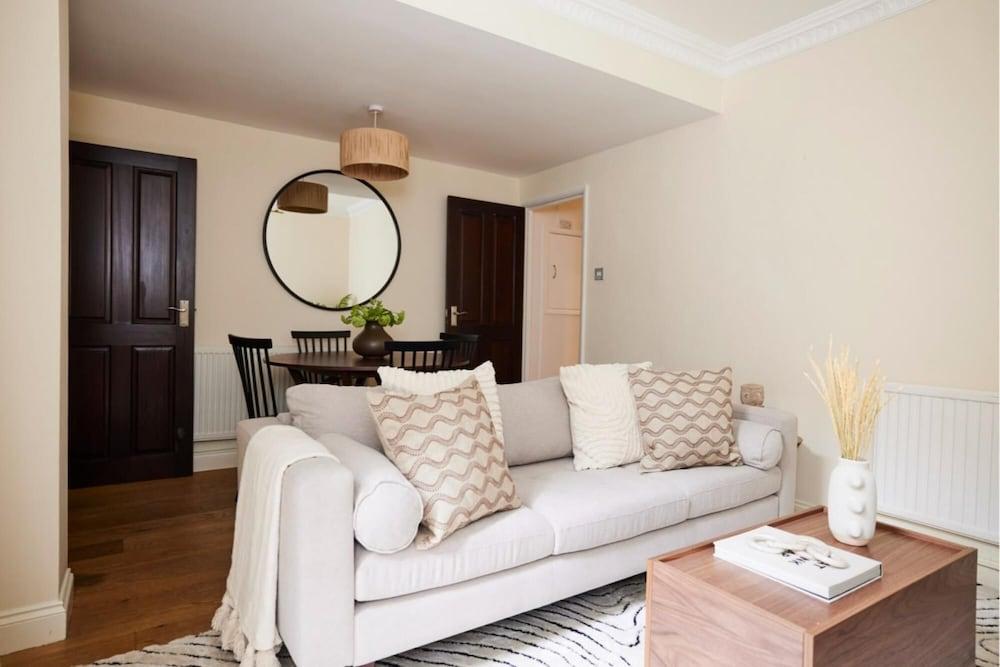 The London Wonder - Adorable 2bdr Flat with Patio