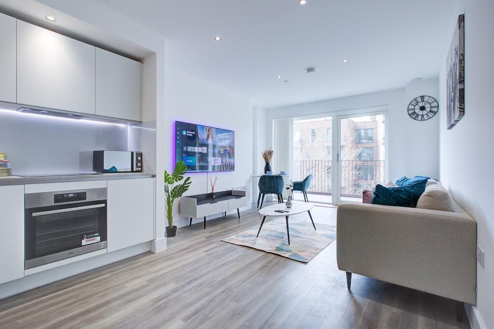 London Heathrow Apartment