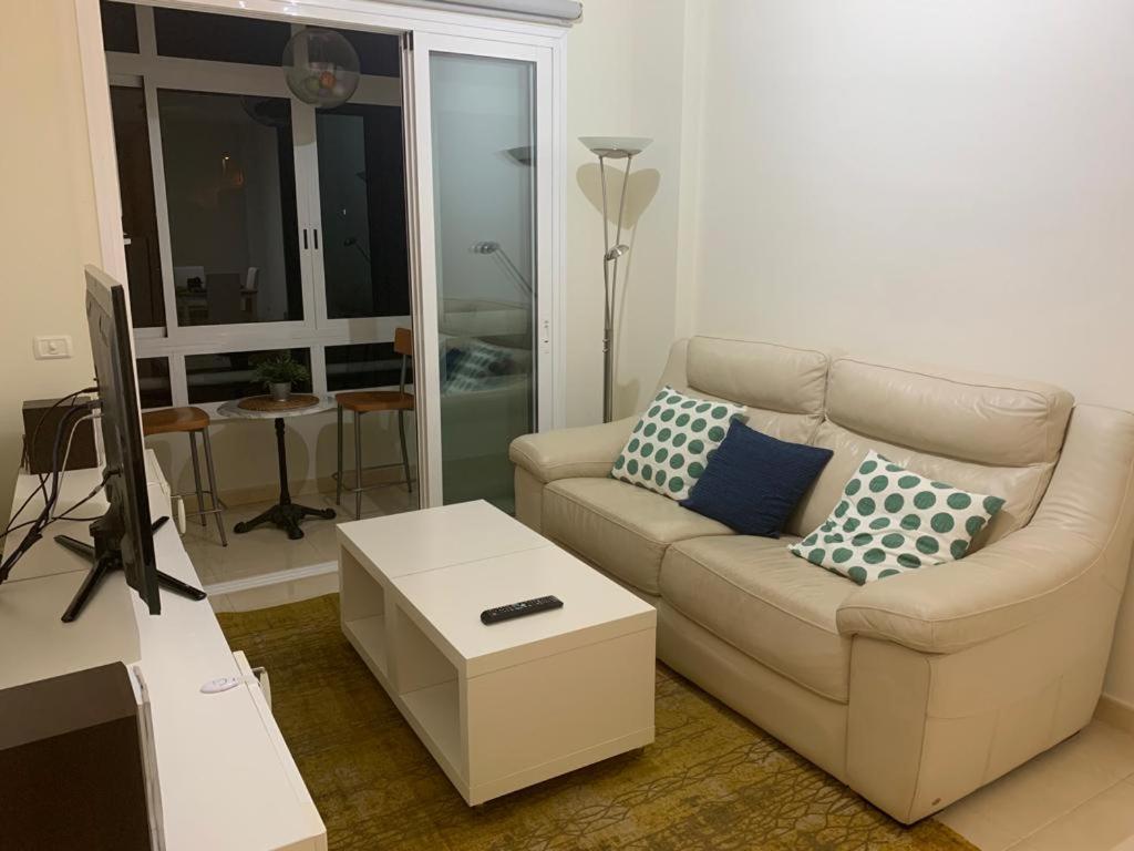 Benito Perez Armas 33 1