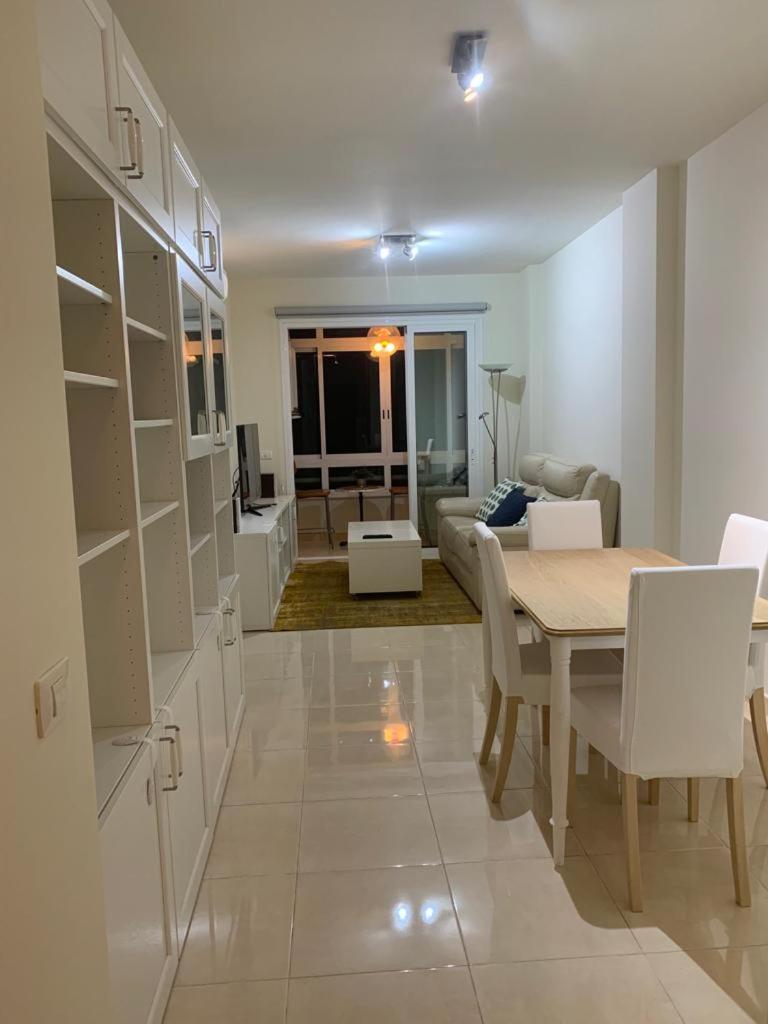 Benito Perez Armas 33