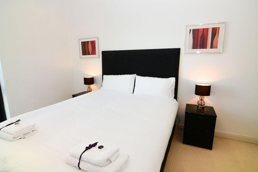 Canary Wharf - Corporate River View Apartments 2