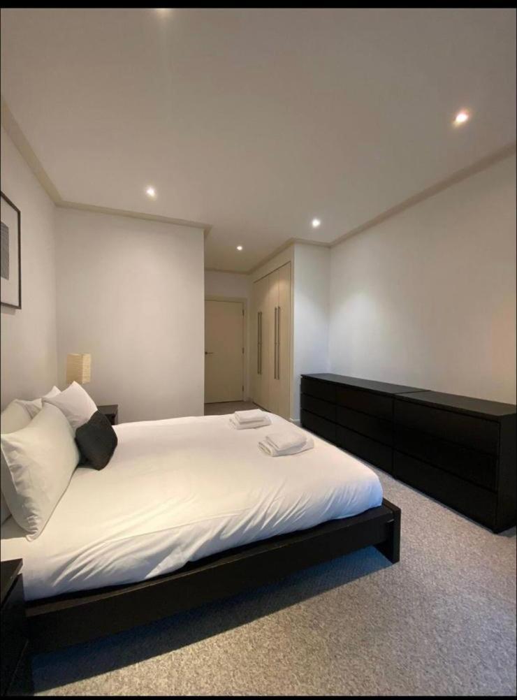 Canary Warf Luxurious Apartaments 2