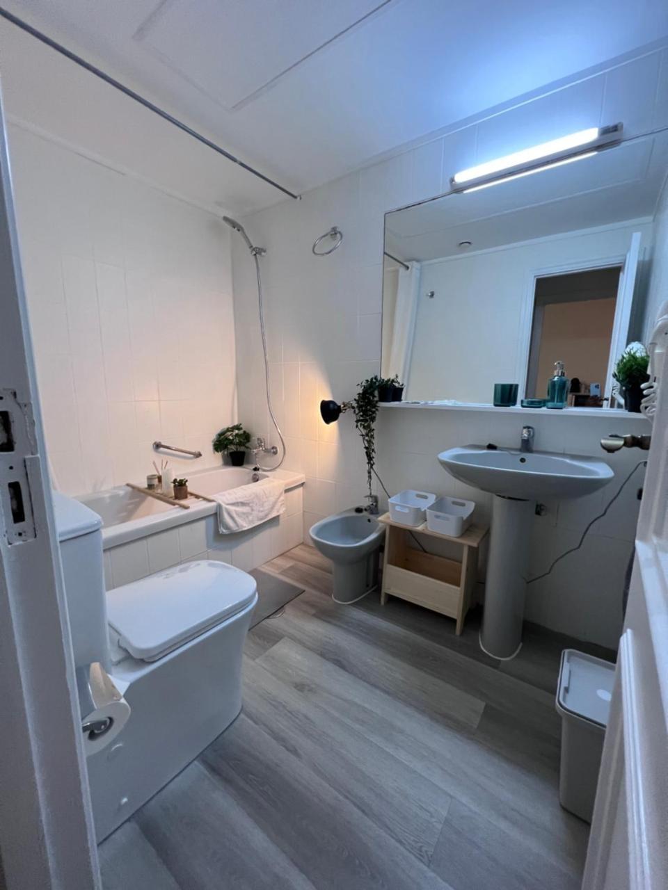 Luxury Apartment with Pool View 2