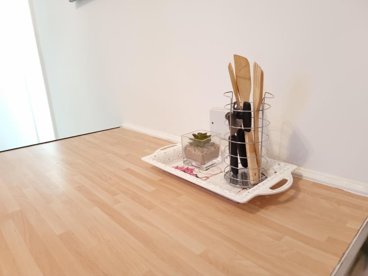 F6-Comfy Ground Flr Studio Fits 4- Near Paddington 2