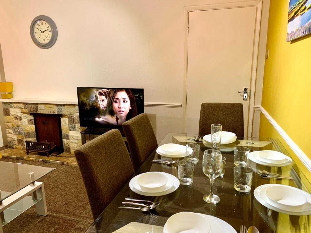 London Excel 2 Bedrooms, Reception, Spacious Apartment 2