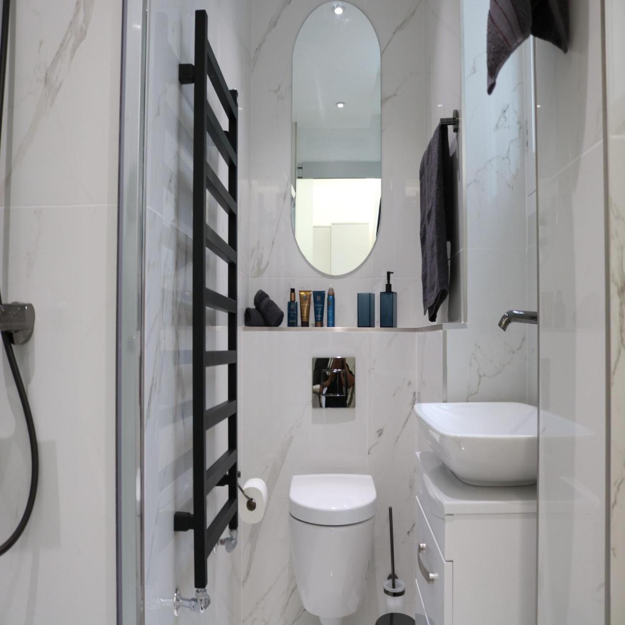 Phaedrus Living: City Center Luxury Flat Clarewood 1