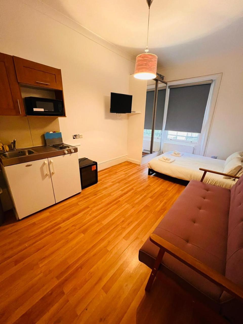 F12- Spacious 2nd Floor Flat Fits 3 Near Paddington 1