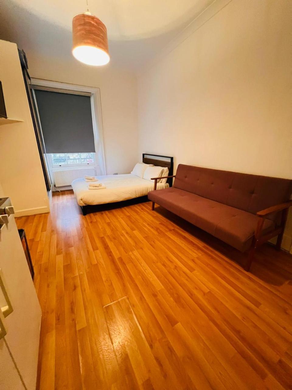 F12- Spacious 2nd Floor Flat Fits 3 Near Paddington 2