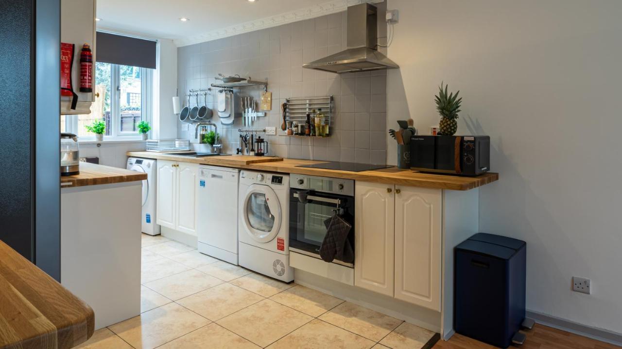 London Bridge 3 Bedroom House with Reception Room, Office And Private Garden 2