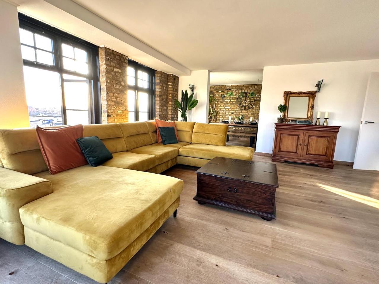 Deluxe Penthouse Riverside View 2 Bedroom Flat with Lift - Old Industrial Factory Warehouse 1