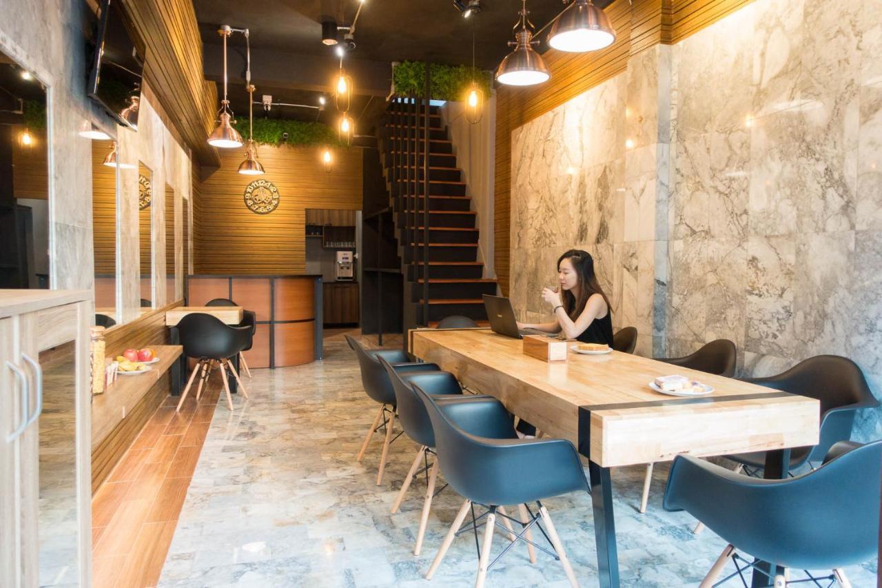 Comfy Bed Hostel (Adults only)