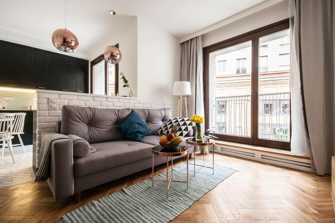 Oomph Warsaw Central Street Art Apartments