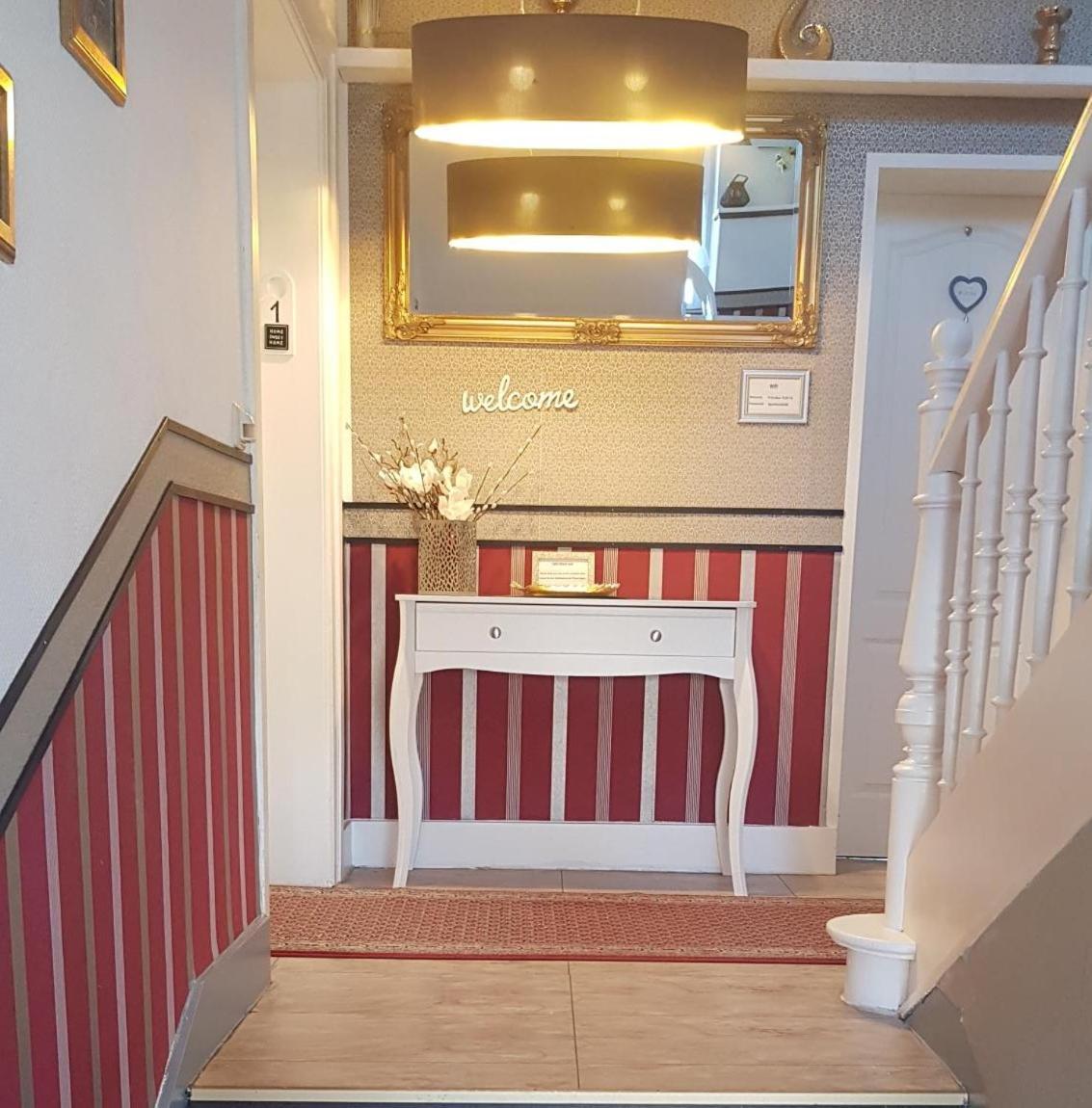 House L.A. Apartments