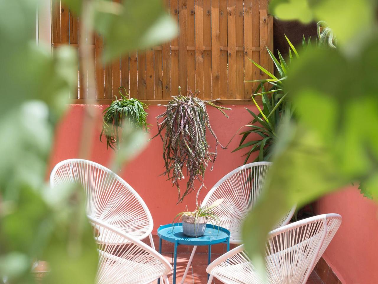 Spacious & Sunny Apt with Terrace in the City Center 2