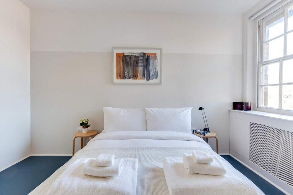 Fabulous 2 Bed Flat in the Heart of Shoreditch 1