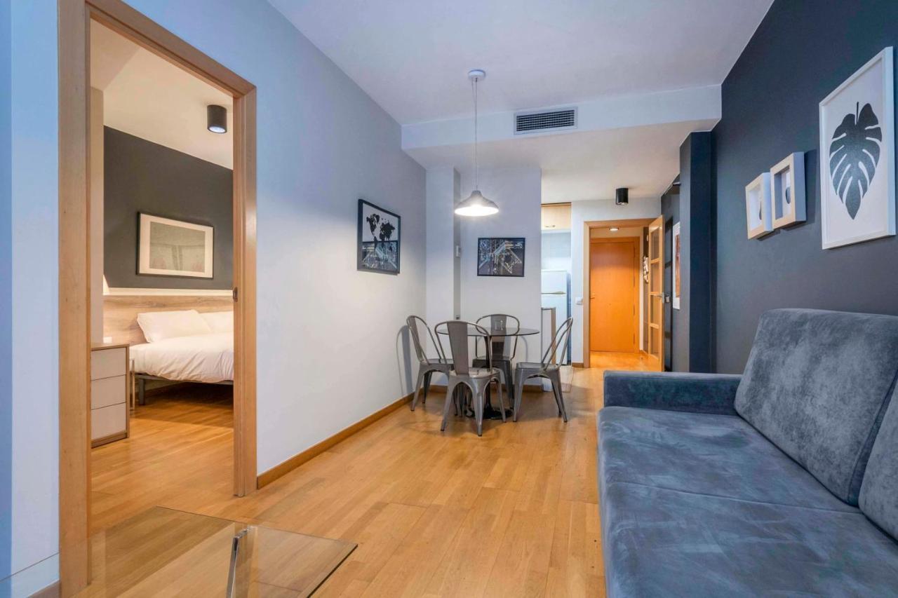 Modern And Bright Apartment in Eixample 1-3 (Adults Only)