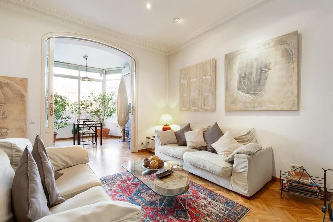 Huge Historic 5bd with Private Terrace! 2