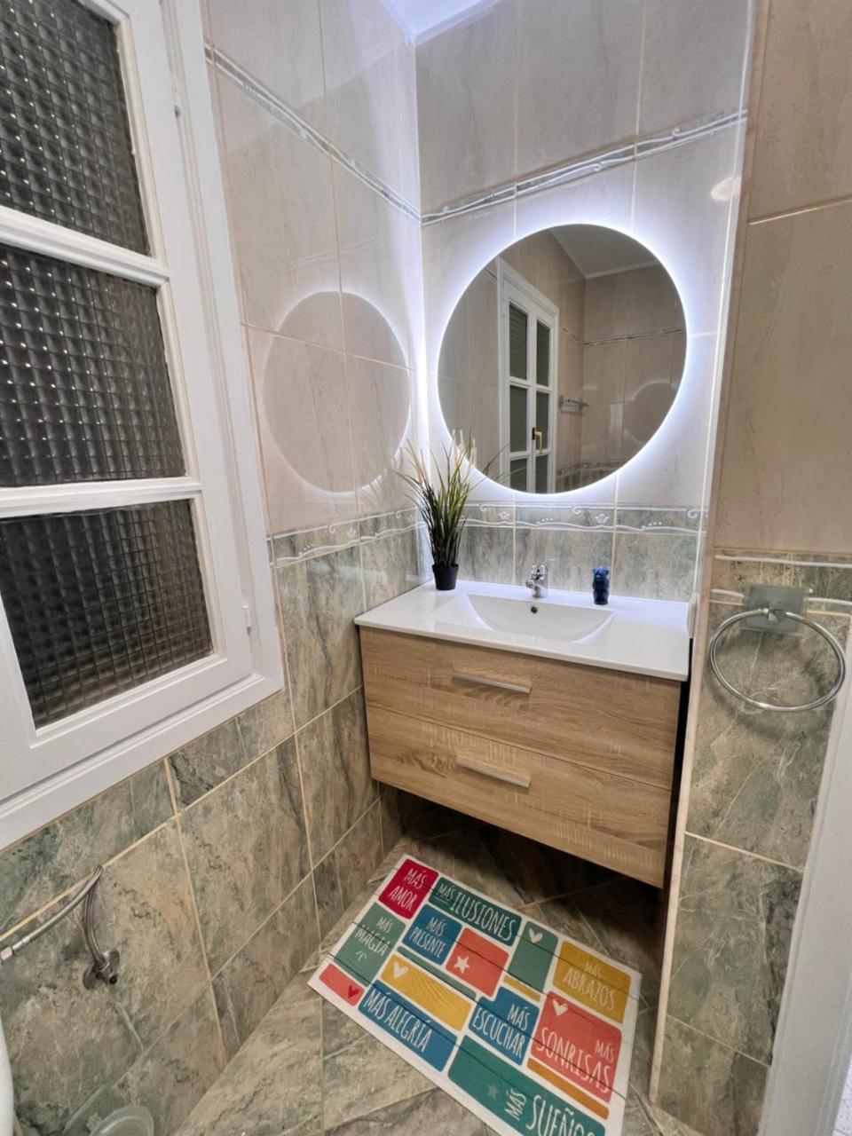 Bright And Quiet Windsor Park Apartment 2