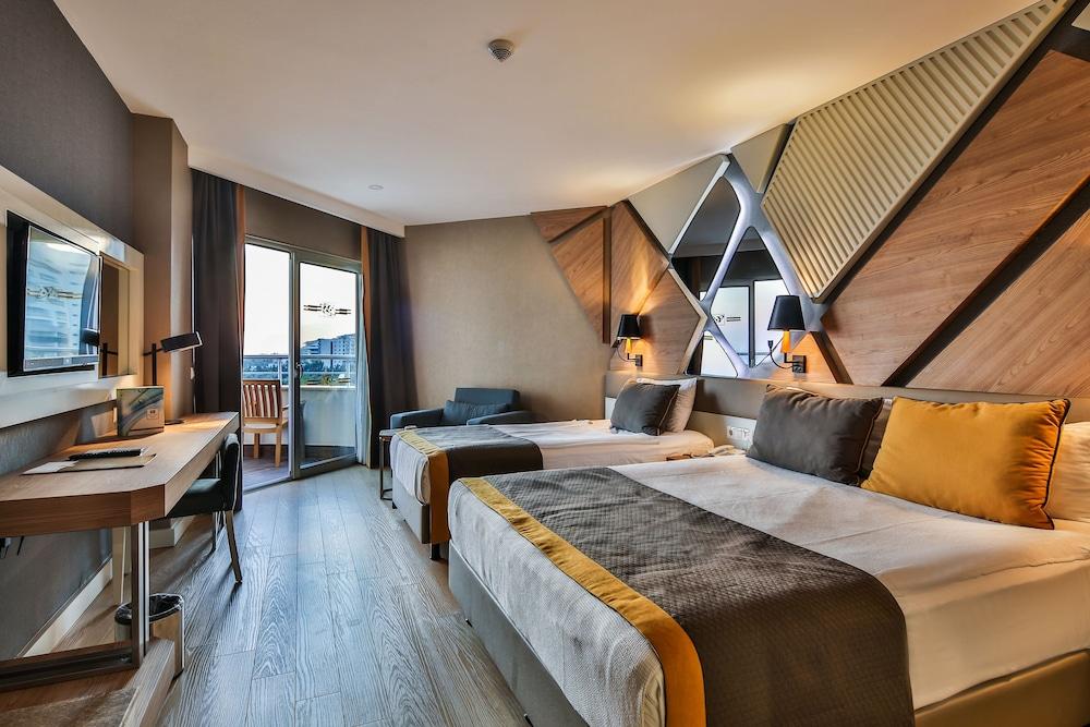 Saturn Palace Resort 1