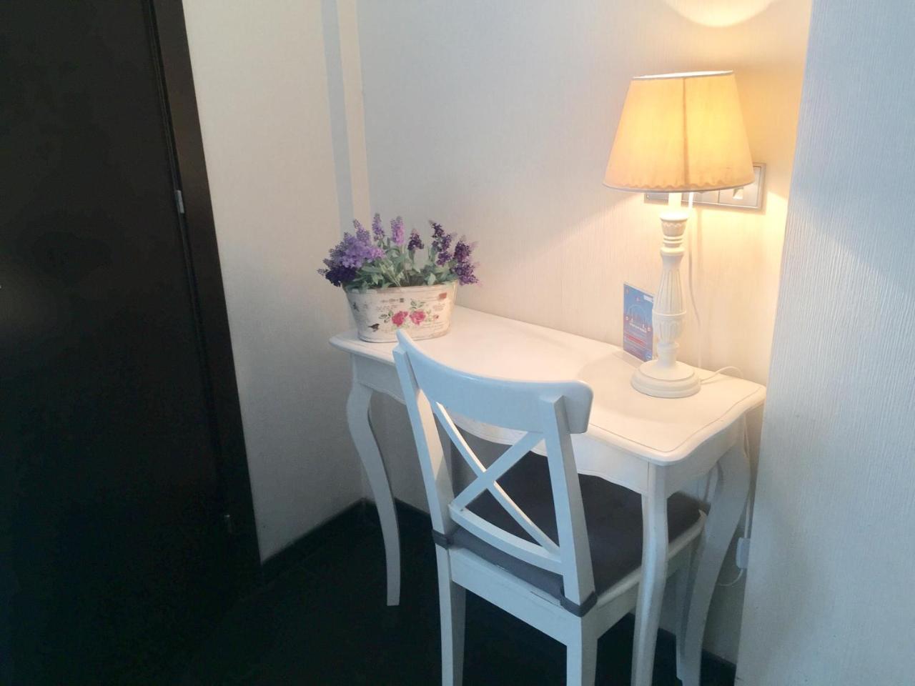 Barcelona Fifteen Luxury Hostel 1