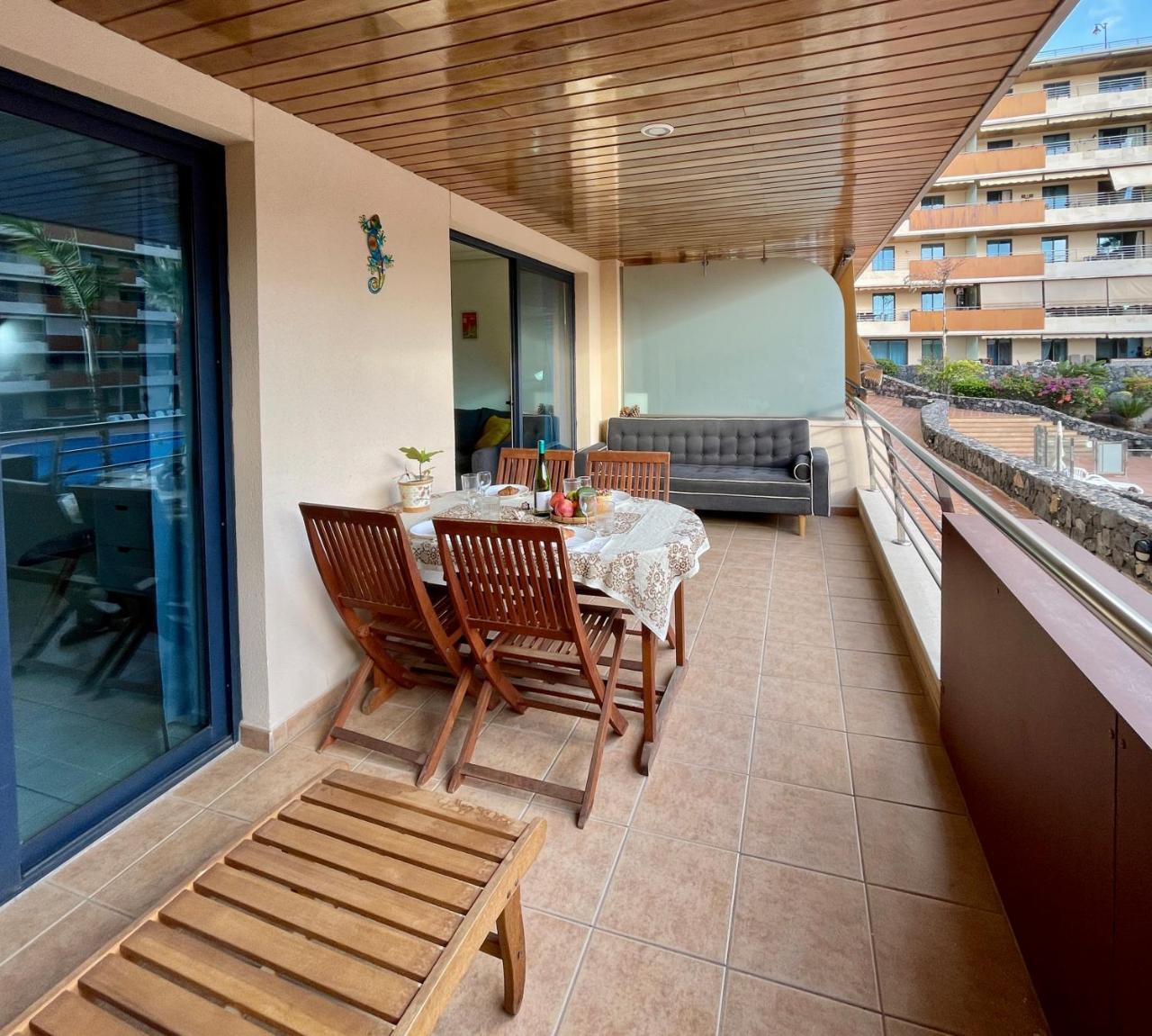 Gecko Apartment with Private Parking - 1 Minutes From the Oceanfront! 1