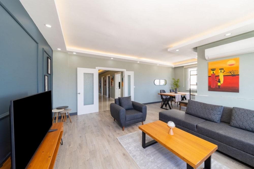 Flat with Walking Distance To Beach in Antalya 2