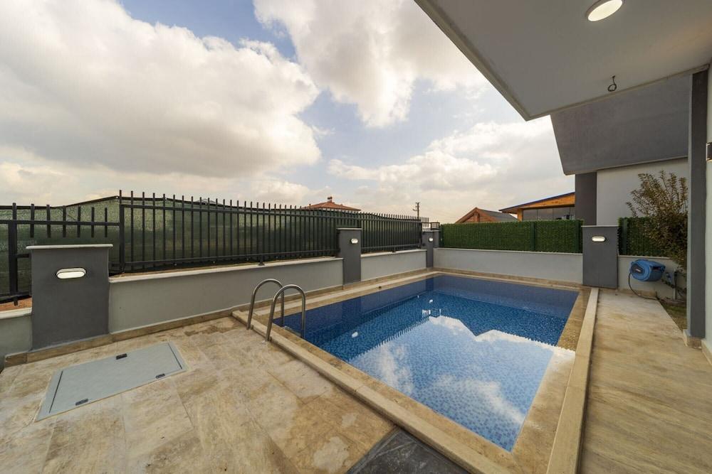 Villa with Pool Garden And Terrace in Antalya 2