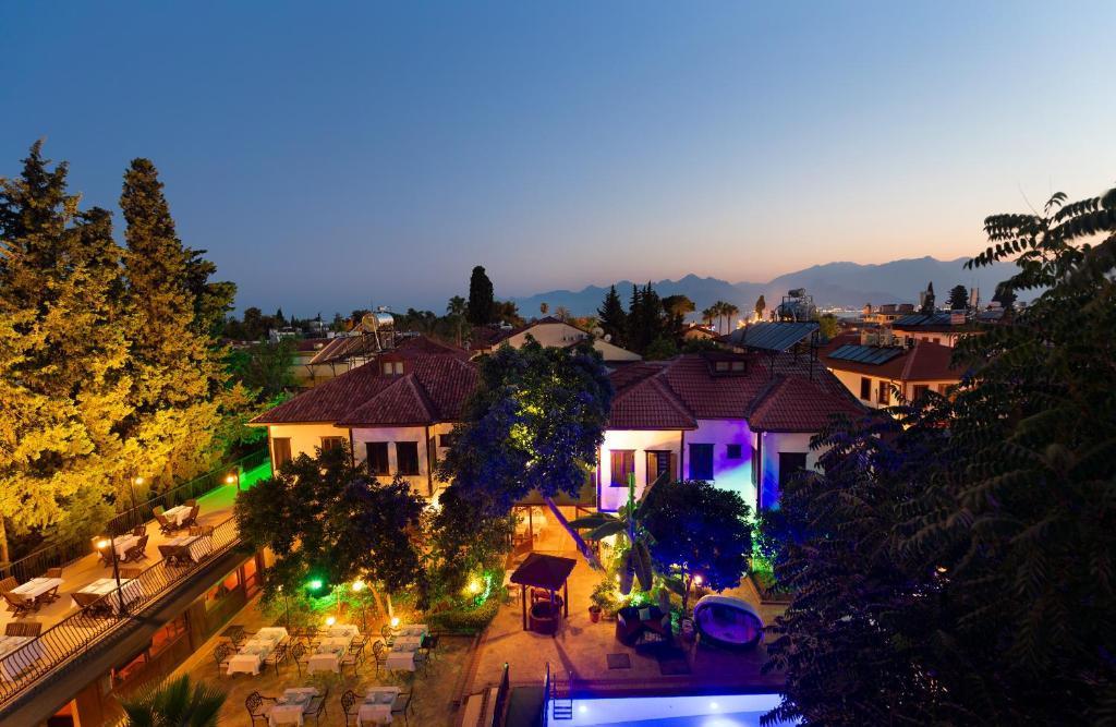 Castle Old Town Hotel 2