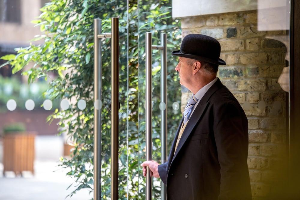 Devonshire Club by Mantis