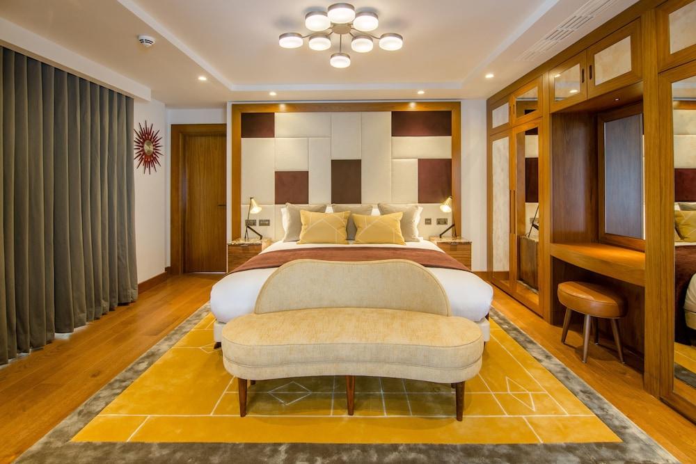 Devonshire Club by Mantis 1