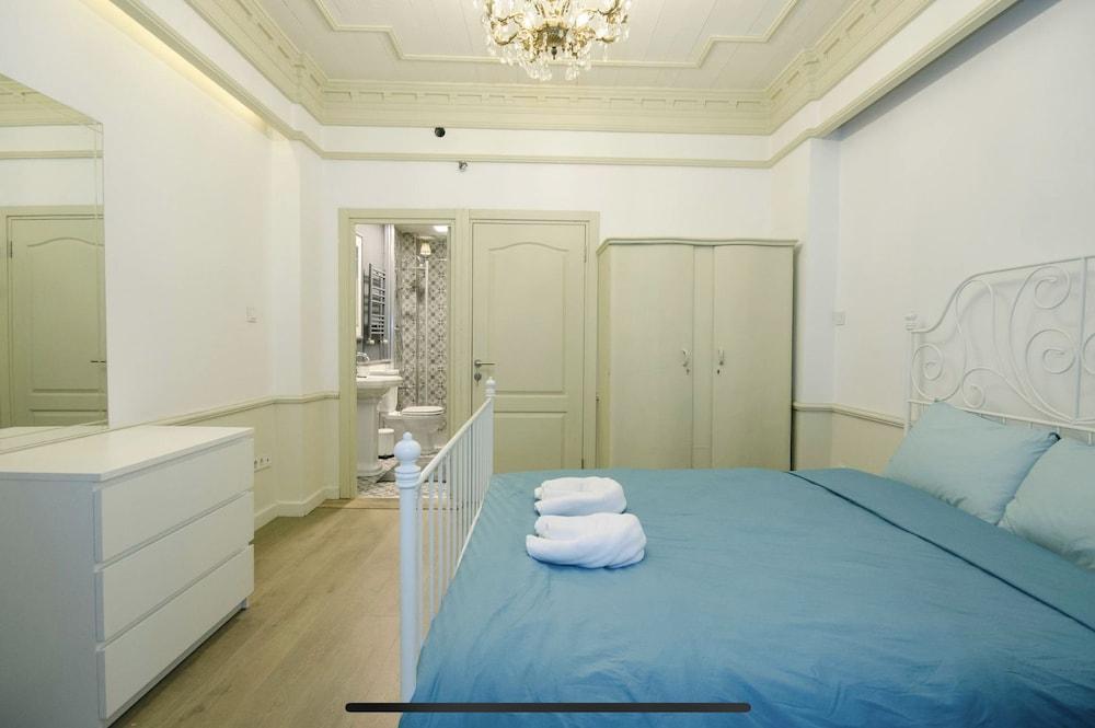 Stylish Triplex House Balat 1