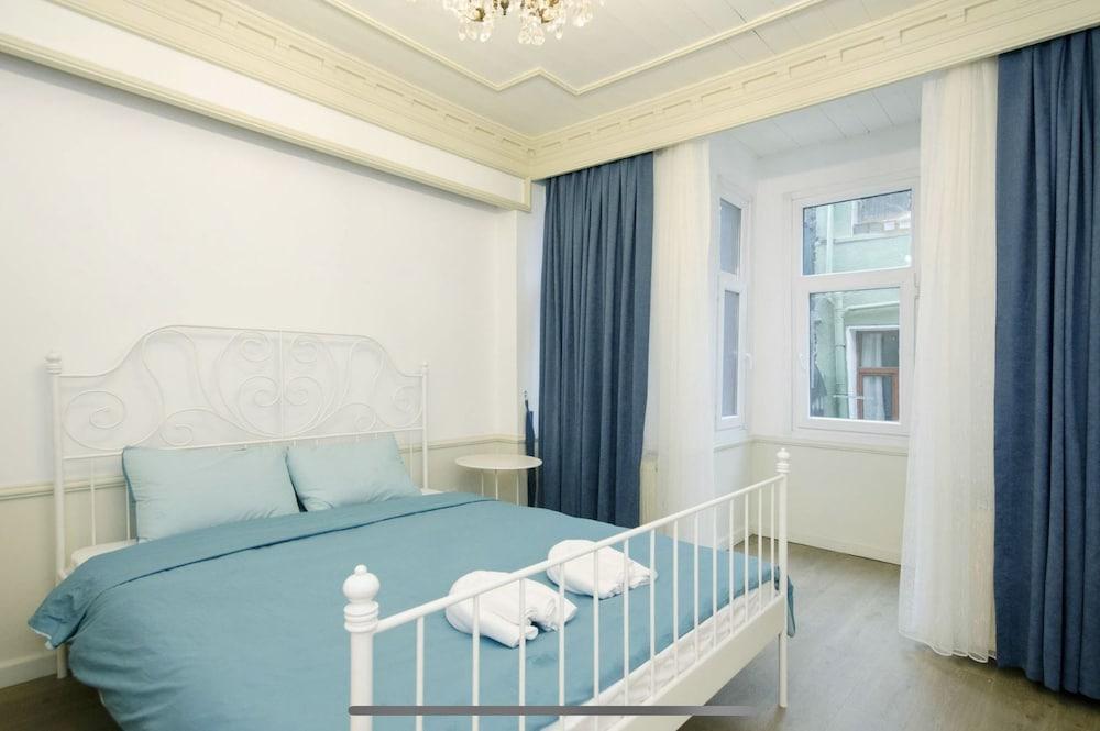 Stylish Triplex House Balat 2