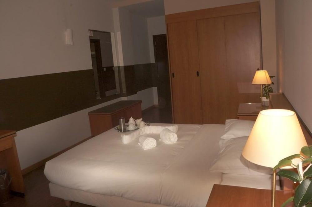 Hotel Des Deux Gares 2