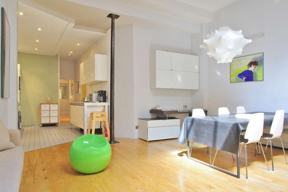 The London Agent the Strand 2