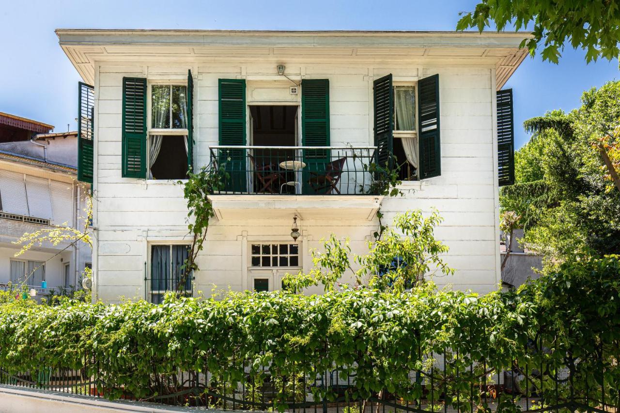 No16 Ada (Adults only)