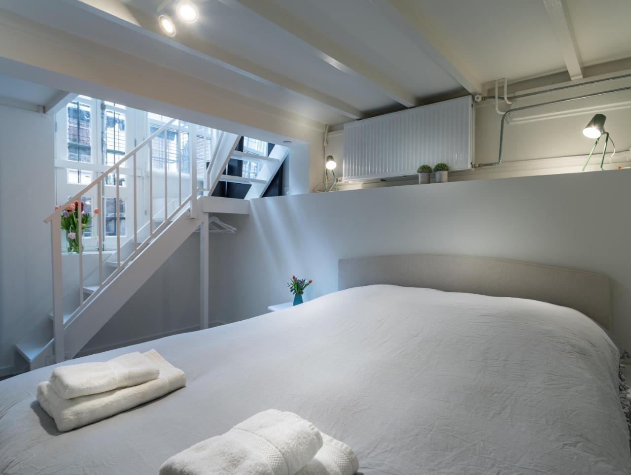 Luxury Flower Market Apartment 2