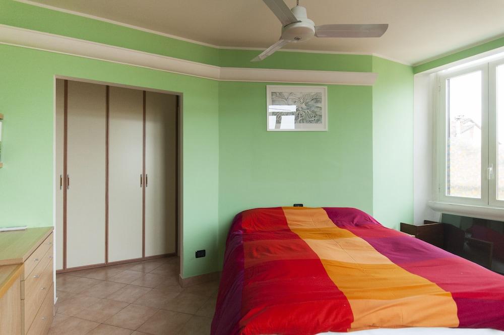 Typical Apartment on River Naviglio / Darsena 2