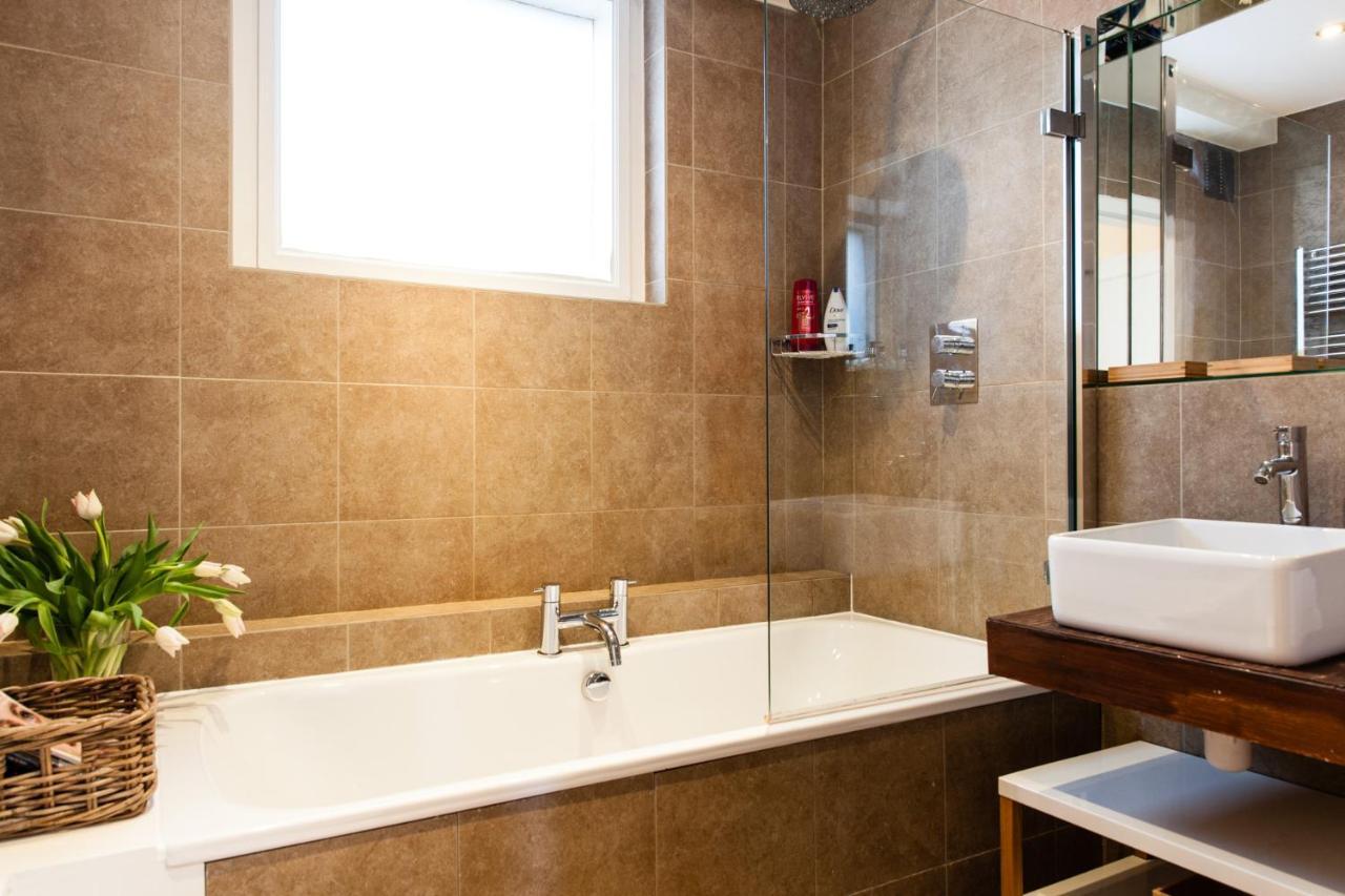 Huge & Central 3 Bedr, 4 Beds, Covent Gdn 2