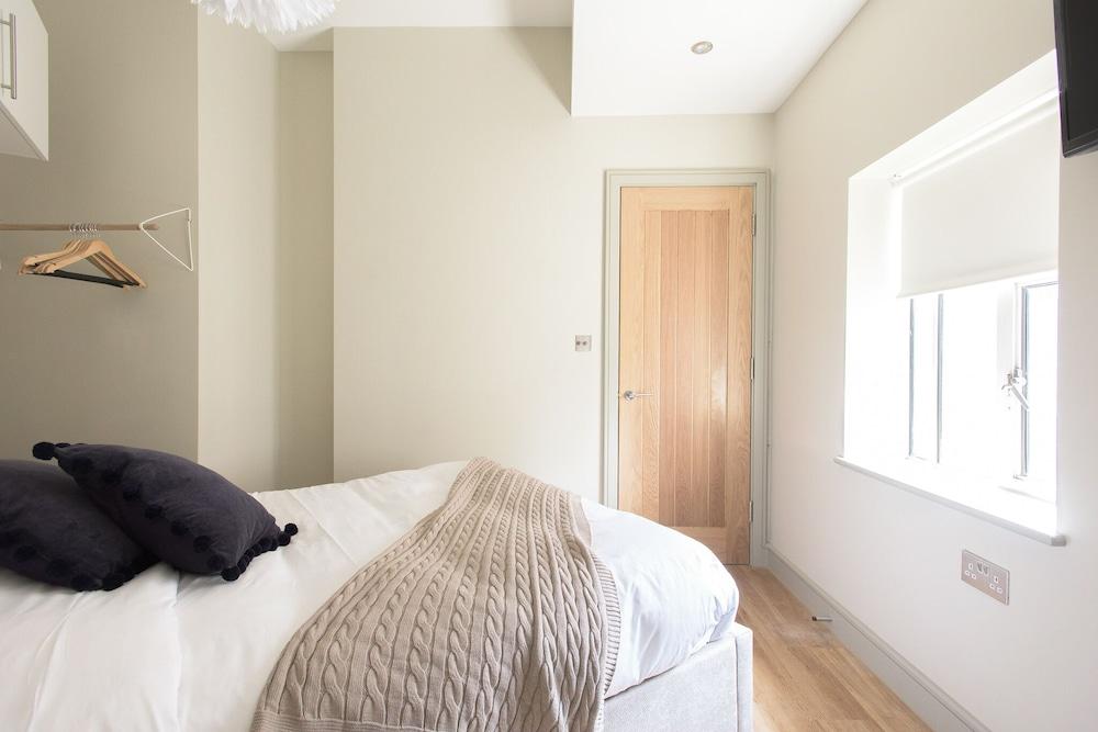 The Soho Loft - Elegant & Modern 1bdr in Soho 2