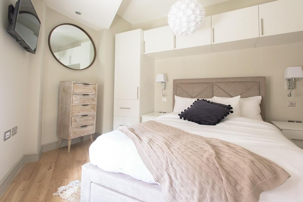 The Soho Loft - Elegant & Modern 1bdr in Soho 1